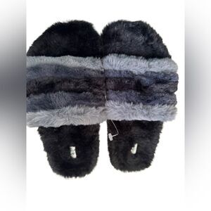 NWOT Aerie Furry slides Size 7 all season fun slippers